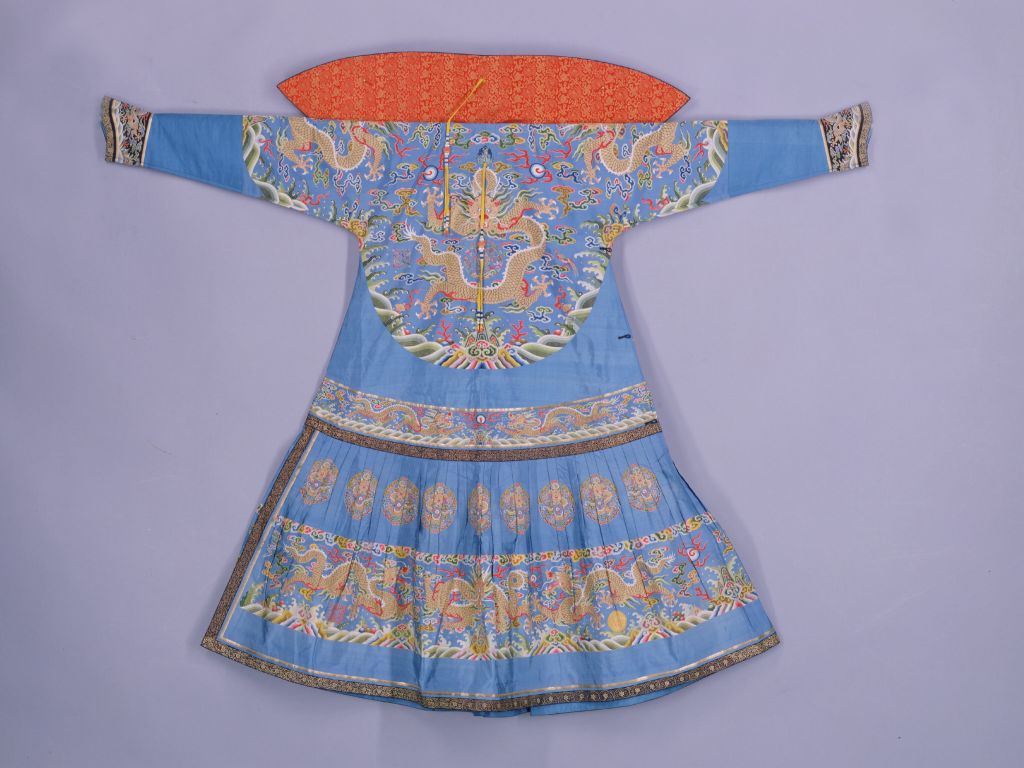 图片[2]-Moon White Tapered Silk Cloud Dragon Pattern Single Dynasty Robe-China Archive